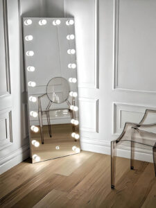 hollywood vanity mirror with light